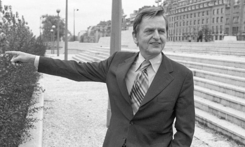 Ούλοφ Πάλμε: 36 χρόνια από την δολοφονία του πρωθυπουργού της Σουηδίας- Με μελωδίες Μίκη Θεοδωράκη η κηδεία του